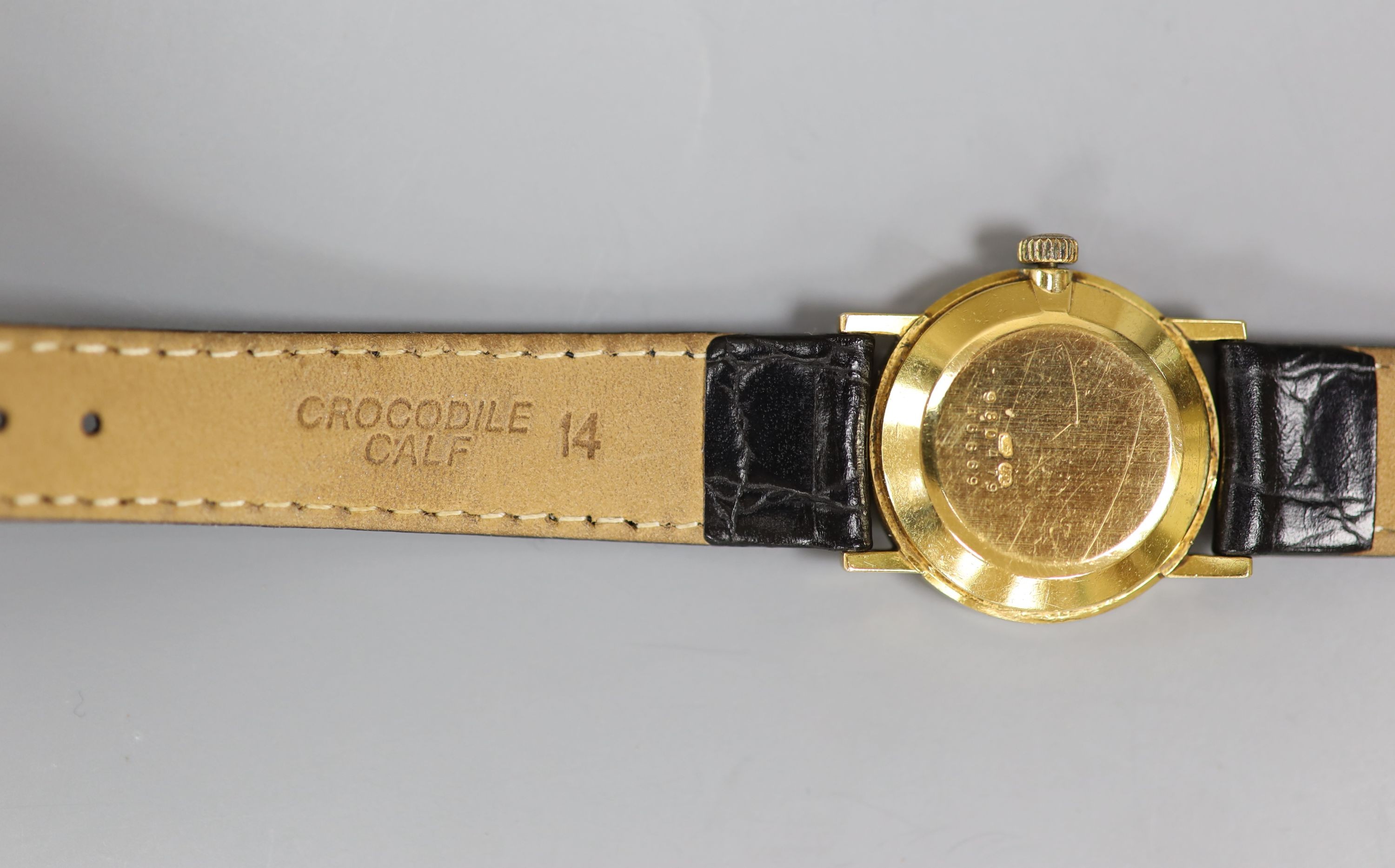 A lady's 18ct Baume & Mercier quartz wrist watch, on associated leather strap, in Baume & Mercier box